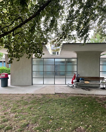 Fassaden, Fenster aus Beton, Metall · Freibad Allenmoos — Max Ernst Haefeli / Werner Max Moser