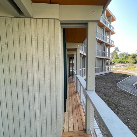 Fassaden, Handläufe aus Holz, Metall · Wohnsiedlung Asylstrasse — Fischer Architekten