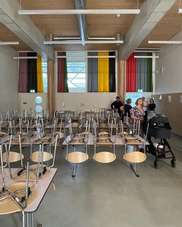 Fenster, Stützen aus Beton, Holz · Schulanlage Allmend — Studio Burkhardt