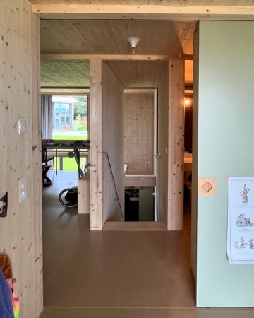 Treppenhäuser, Handläufe aus Holz, Metall · Wohnsiedlung Kuppe, Quartier Trift — Esch Sintzel Architekten