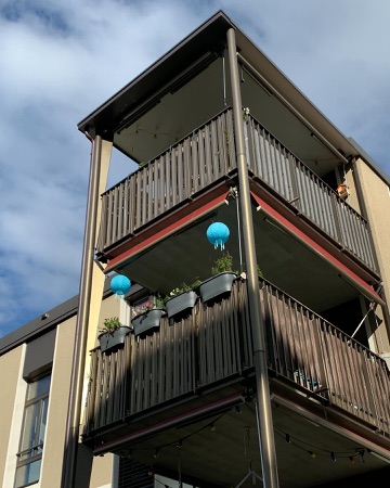 Handläufe, Balkone aus Metall, Verputz · Entlisberg — Meier Hug Architekten