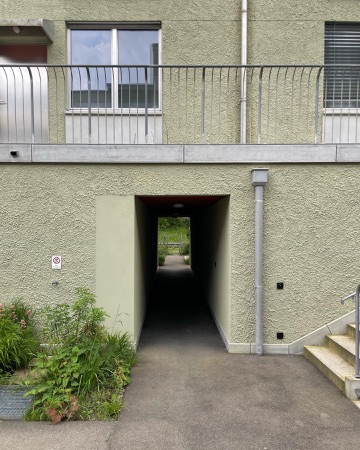 Fassaden, Balkone aus Beton, Metall · Wohnhaus mit Gewerbe am Bahnhof Töss — KilgaPopp Architekten