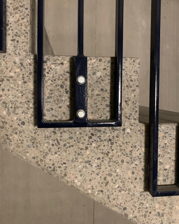 Treppenhäuser, Handläufe aus Beton, Metall · Mattenhof 3 — Galli Rudolf Architekten