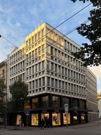 Fassaden, Fenster aus Glas, Naturstein · Bahnhofstrasse 42