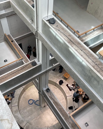 Handläufe, Stützen aus Beton, Metall · Gewerbe und Büro Buckhauserstrasse 40 — Oxid Architektur