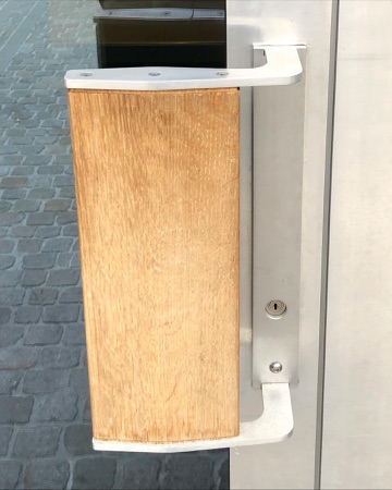 Türen aus Holz, Metall · Deacorny Building — E2A