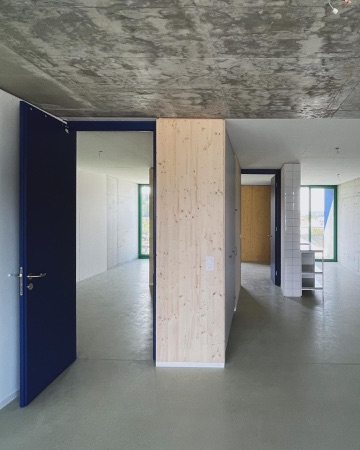 Türen, Decken aus Beton, Holz · Guggach III — Donet Schäfer Reimer Architekten