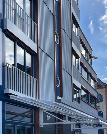 Fassaden, Fenster aus Metall, Glas · Alterswohnen Waffenplatzstrasse 18 — Loeliger Strub Architektur