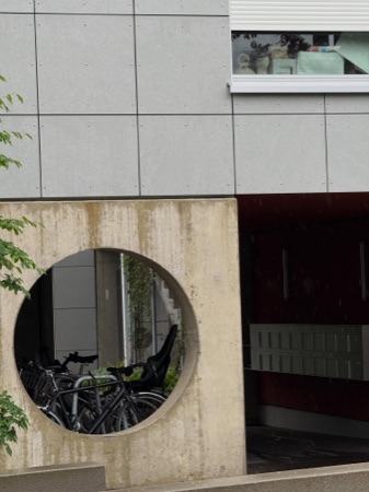 Fassaden, Eingänge aus Beton, Metall · Triemli 4 — toblergmür Architekten