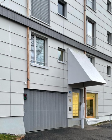 Fassaden, Eingänge aus Beton, Holz · Wohnhaus Waldmeisterweg — Lütjens Padmanabhan