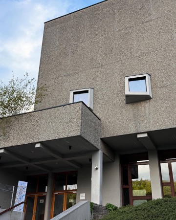 Fassaden, Fenster aus Beton, Holz · Reformierte Kirche Leimbach — Oskar Bitterli