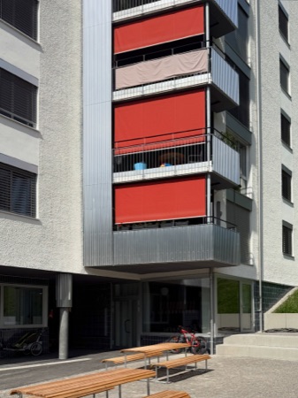 Fassaden, Balkone aus Metall, Glas · Wohnsiedlung Im Sihltal — Roider Giovanoli Architekten