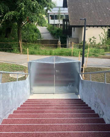 Treppenhäuser, Türen aus Beton, Metall · Untitled · #103