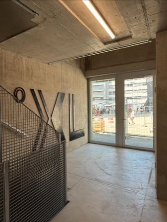 Treppenhäuser, Handläufe aus Beton, Metall · Zwhatt, Längsbau (Suffizienzprojekt) — Lütjens Padmanabhan Architekt*innen