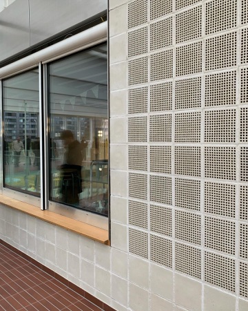 Fenster aus Holz, Glas · Schulanlage Guggach III — Weyell Zipse Architekten