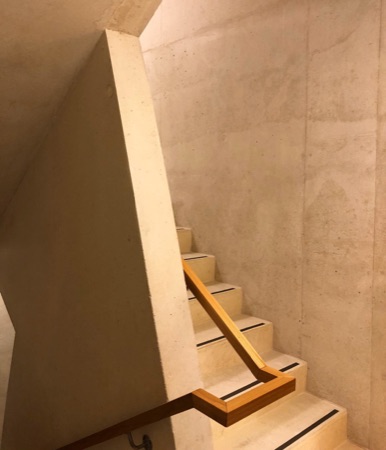 Treppenhäuser, Handläufe aus Beton, Holz · Seniorenresidenz Spirgarten — Miller & Maranta