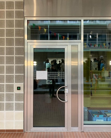 Fenster, Türen aus Metall, Glas · Schulanlage Guggach III — Weyell Zipse Architekten