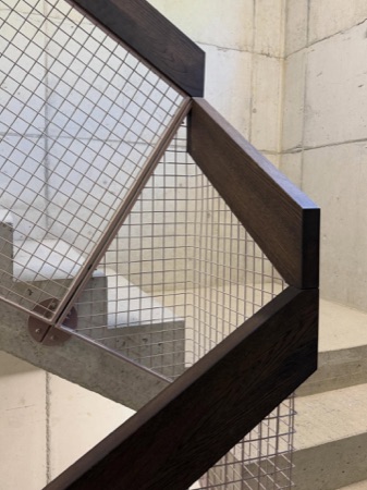 Treppenhäuser, Handläufe aus Beton, Holz · Wohnsiedlung Hardau I — Graber Pulver Architekten