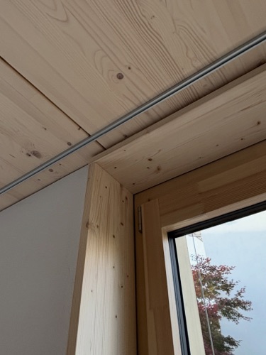 Fenster, Decken aus Holz · Neubau Römerstrasse — BDE Architekten
