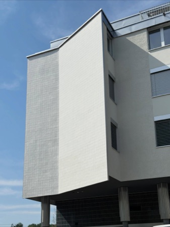 Fassaden, Fenster aus Metall, Keramik · Wohnsiedlung Im Sihltal — Roider Giovanoli Architekten