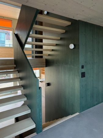 Treppenhäuser, Handläufe aus Holz · Atelierhäuser Horgen Ebnet — Neff Neumann Architekten