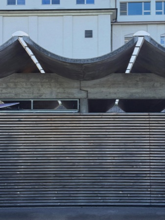 Fassaden, Vordächer aus Beton, Holz · Seebad Kilchberg — Hornberger Architekten