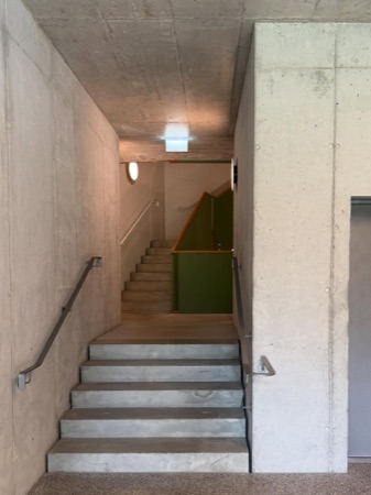 Treppenhäuser, Handläufe aus Beton, Metall · Zellweger-Park | Weiherweg — EM2N
