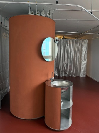 Bäder aus Metall, Verputz · Das wohltemperierte Haus, Winkelbau Zwhatt — EMI Architekten