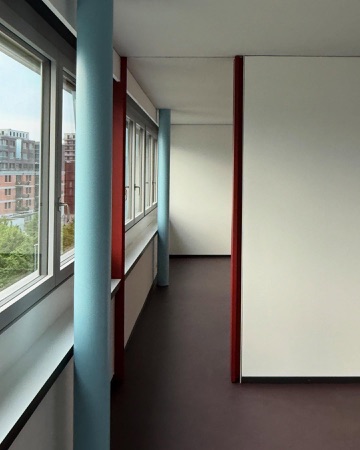 Fenster, Stützen aus Holz, Metall · Wohnhaus Flurstrasse 115 — Esch Sintzel Architekten