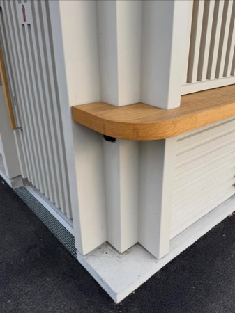 Fassaden aus Beton, Holz · Ersatzneubau Kiosk Stadthausanlage — Schmid Ziörjen Architektenkollektiv
