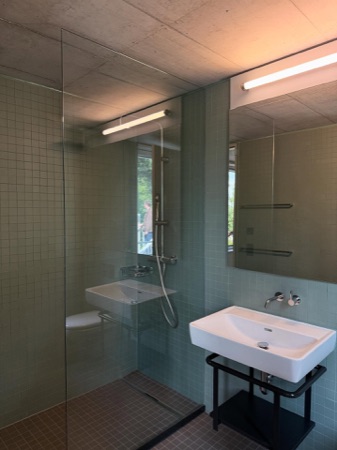 Bäder aus Beton, Glas · Breitensteinstrasse — EMI Architekten