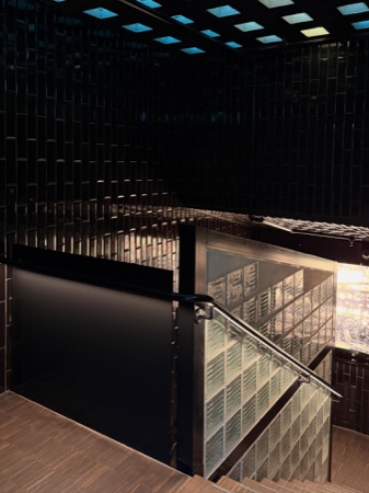 Treppenhäuser, Handläufe aus Metall, Glas · Lokstadthallen — Oxid Architektur