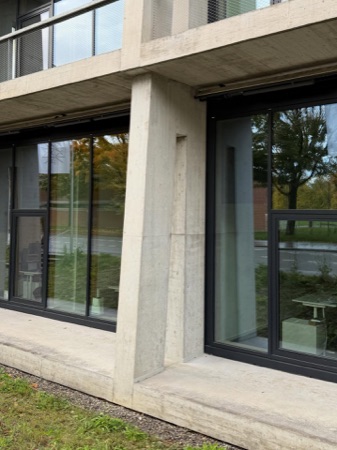 Fassaden, Fenster aus Beton, Metall · SIP Main Campus — Herzog & de Meuron