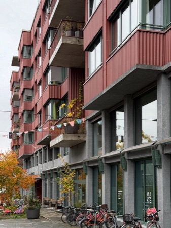 Fassaden, Balkone aus Beton, Metall · Haus LeNa — Scheibler & Villard