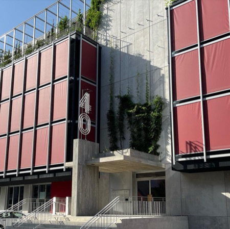 Fassaden, Handläufe aus Beton, Metall · Gewerbe und Büro Buckhauserstrasse 40 — Oxid Architektur