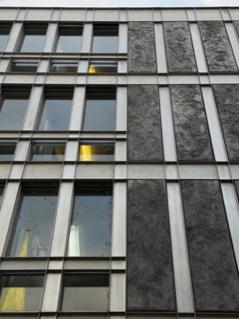 Fassaden, Fenster aus Glas, Naturstein · Bahnhofstrasse 42
