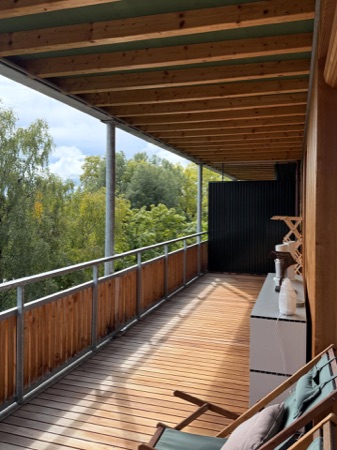 Handläufe, Balkone aus Holz, Metall · Zellweger-Park | Weiherweg — EM2N