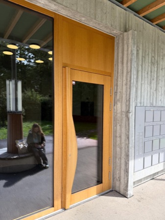 Türen, Eingänge aus Beton, Holz · Zellweger-Park | Weiherweg — EM2N