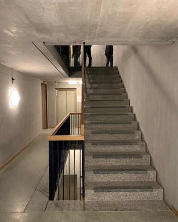 Treppenhäuser, Handläufe aus Beton, Holz · Mattenhof 3 — Galli Rudolf Architekten