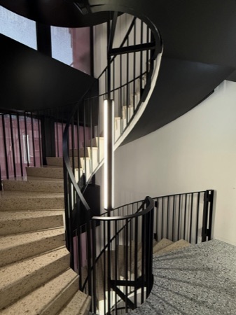 Treppenhäuser, Handläufe aus Metall · Gebäude Zollstrasse 20/36 — Meier Hug Architekten