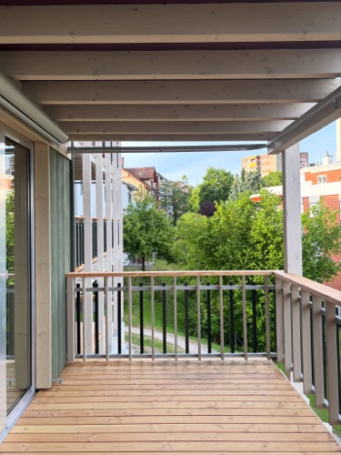 Handläufe, Balkone aus Holz, Metall · Neubau Römerstrasse — BDE Architekten