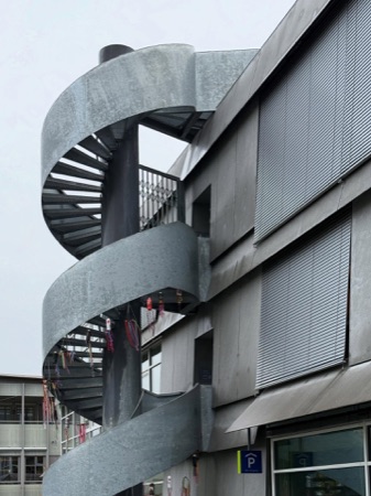 Fassaden, Treppenhäuser aus Metall · Pavillon 3 Westfeld — Scheibler & Villard