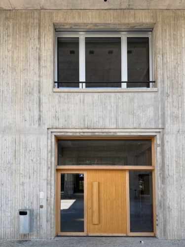 Fenster, Türen aus Beton, Holz · Schulanlage Schauenberg — Adrian Streich Architekten