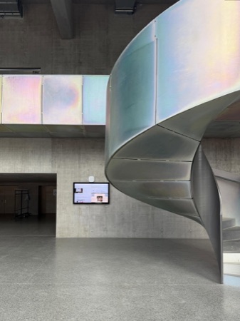 Treppenhäuser aus Beton, Metall · Kantonsschule Limmattal, Erweiterungsneubauten — penzisbettini Architekten
