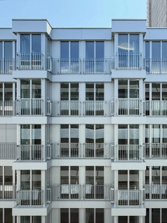 Fassaden, Fenster aus Metall, Glas · Querbau im Zwhatt — Studio Märkli