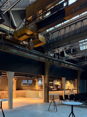 Stützen, Decken aus Beton, Holz · Lokstadthallen — Oxid Architektur
