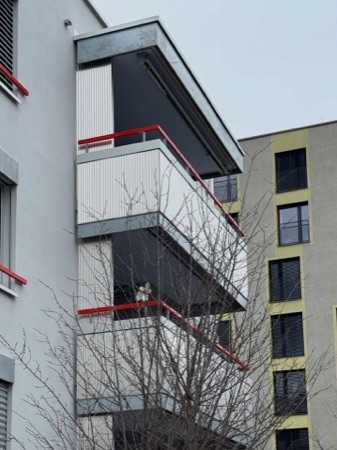 Handläufe, Balkone aus Metall, Glas · Wohnhäuser Sandacker — SGGK Architekt*innen Studio Gmür