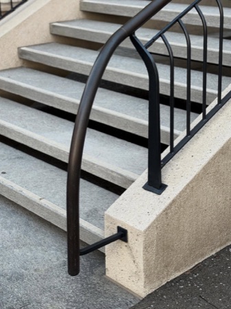 Treppenhäuser, Handläufe aus Beton, Metall · Kongresshaus Zürich — Haefeli Moser Steiger