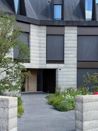Fassaden, Türen aus Beton, Metall · Think Architecture — Think Architecture
