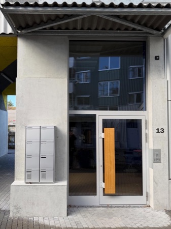Eingänge aus Beton, Metall · Westhof Dübendorf — Conen Sigl Architekten